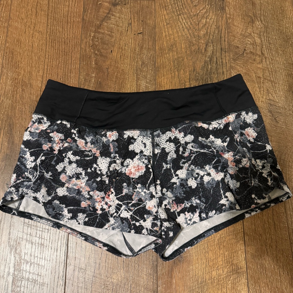 Rare floral lululemon shorts! 2.5 inch!